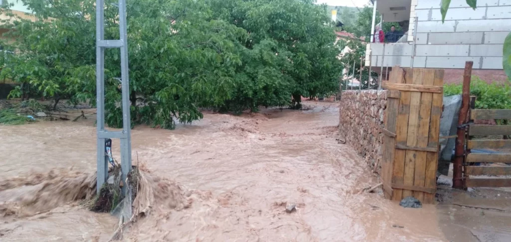 Karaköy’de yine sel felaketi