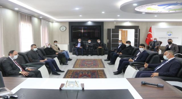 AK Parti Kayseri Milletvekili İsmail Karayel Yahyalı Belediyesi’ni ziyaret etti